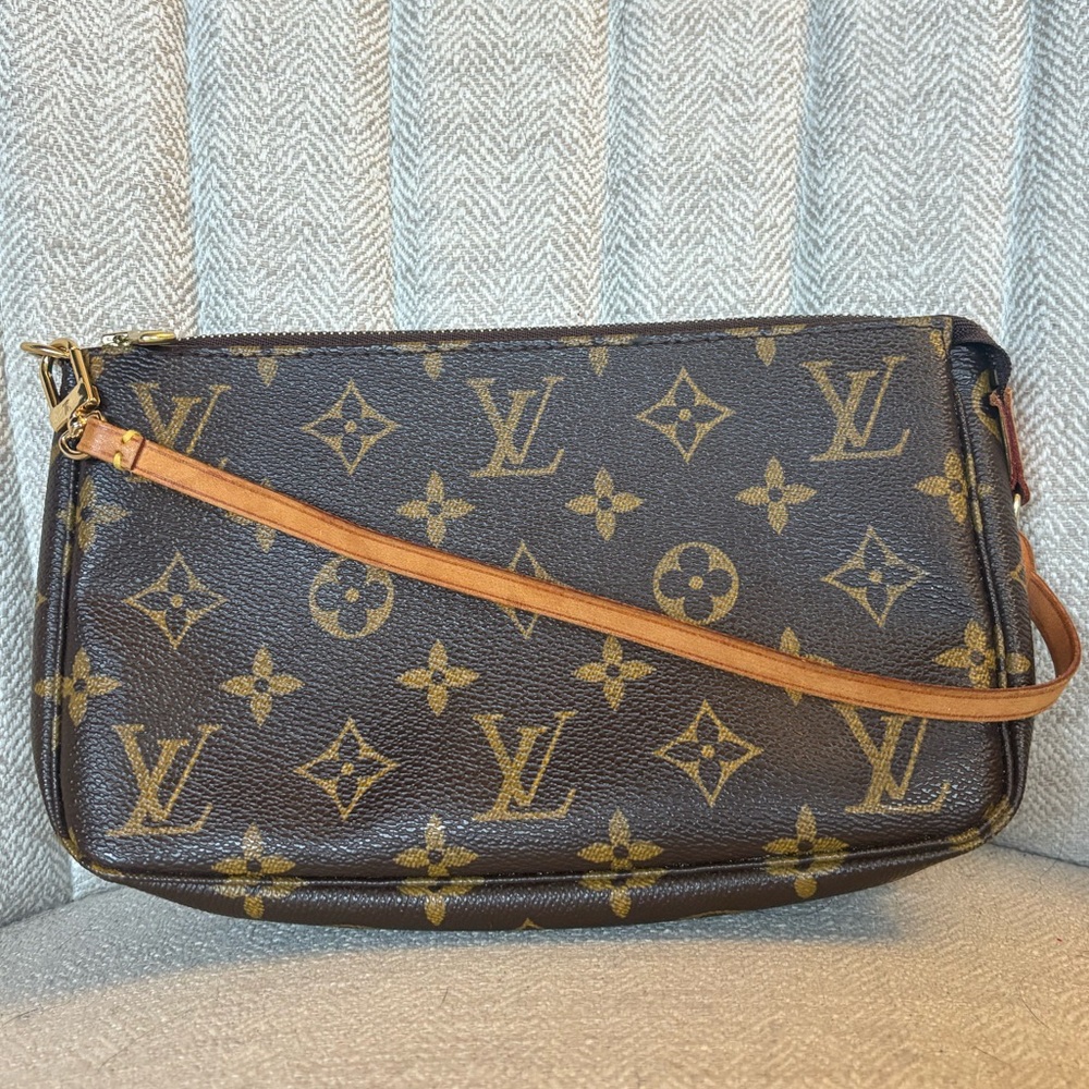 SOLD Louis Vuitton Pochette Accessoires Monogram AUTHENTIC